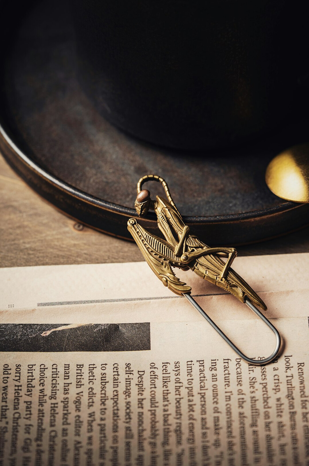 Detective props: fedora hat, old keys and handwritten letter